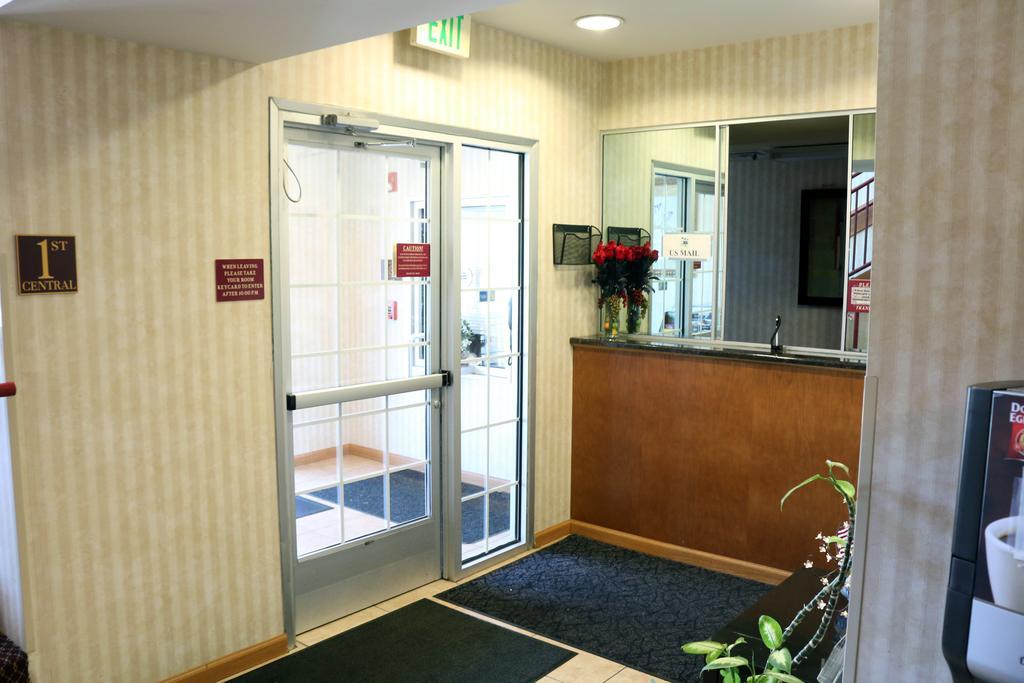 Hometown Inn & Suites Schererville Bagian luar foto