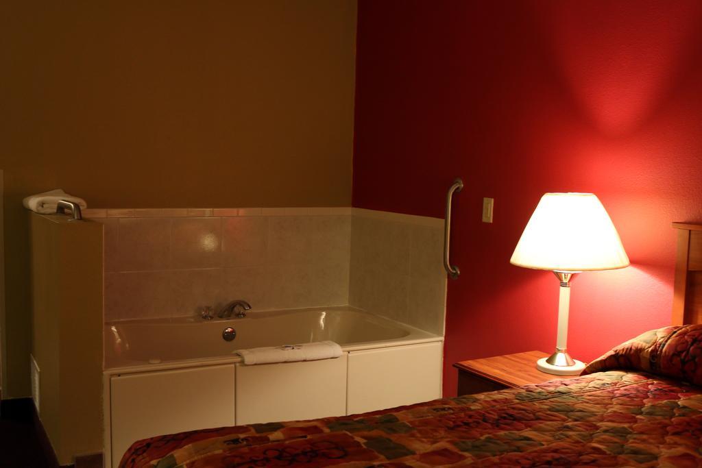 Hometown Inn & Suites Schererville Bagian luar foto